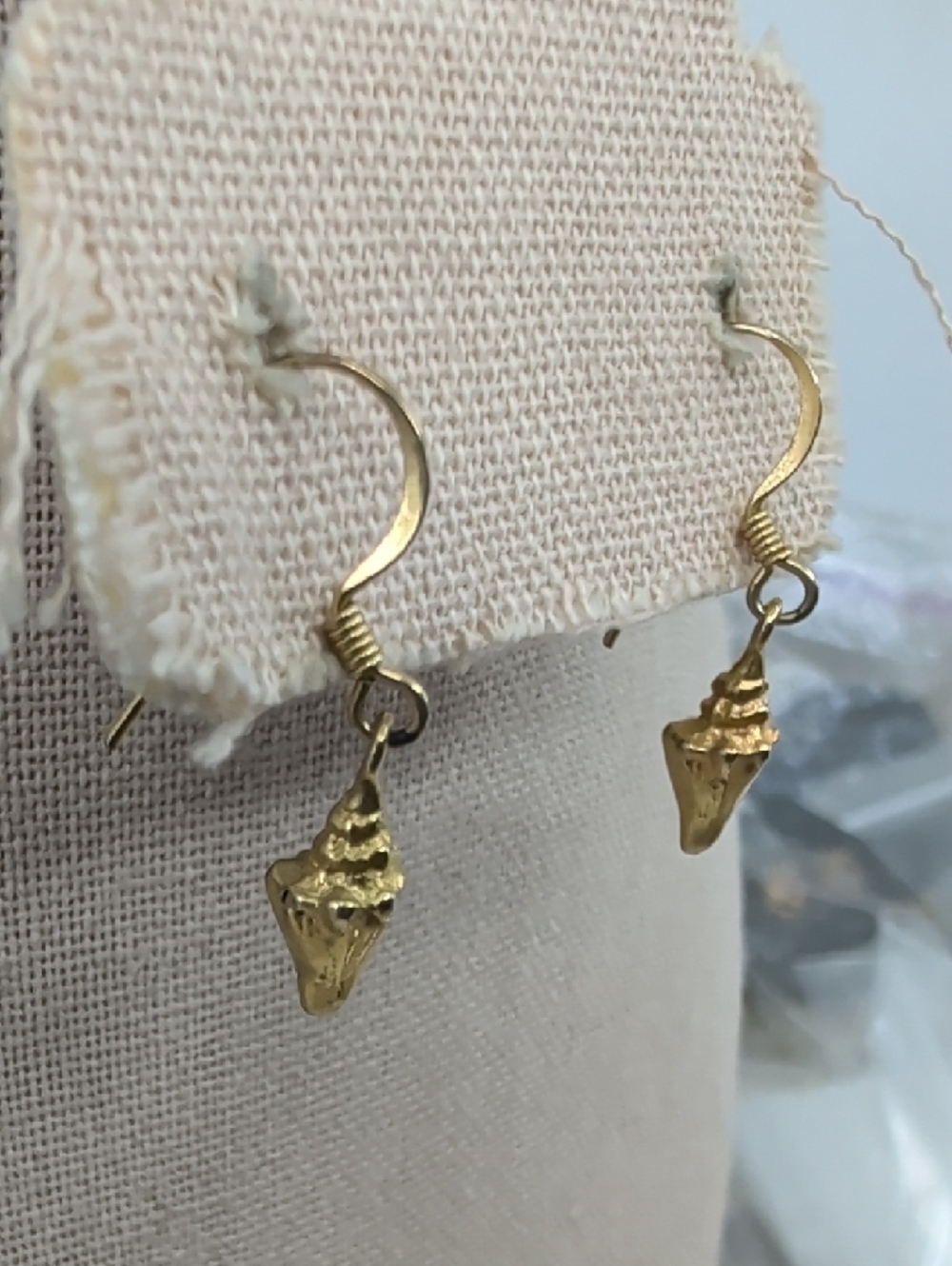Vintage Gold Tone Conch Shell Dangle Earrings Coastal Estate Jewelry - Picture 8 of 17